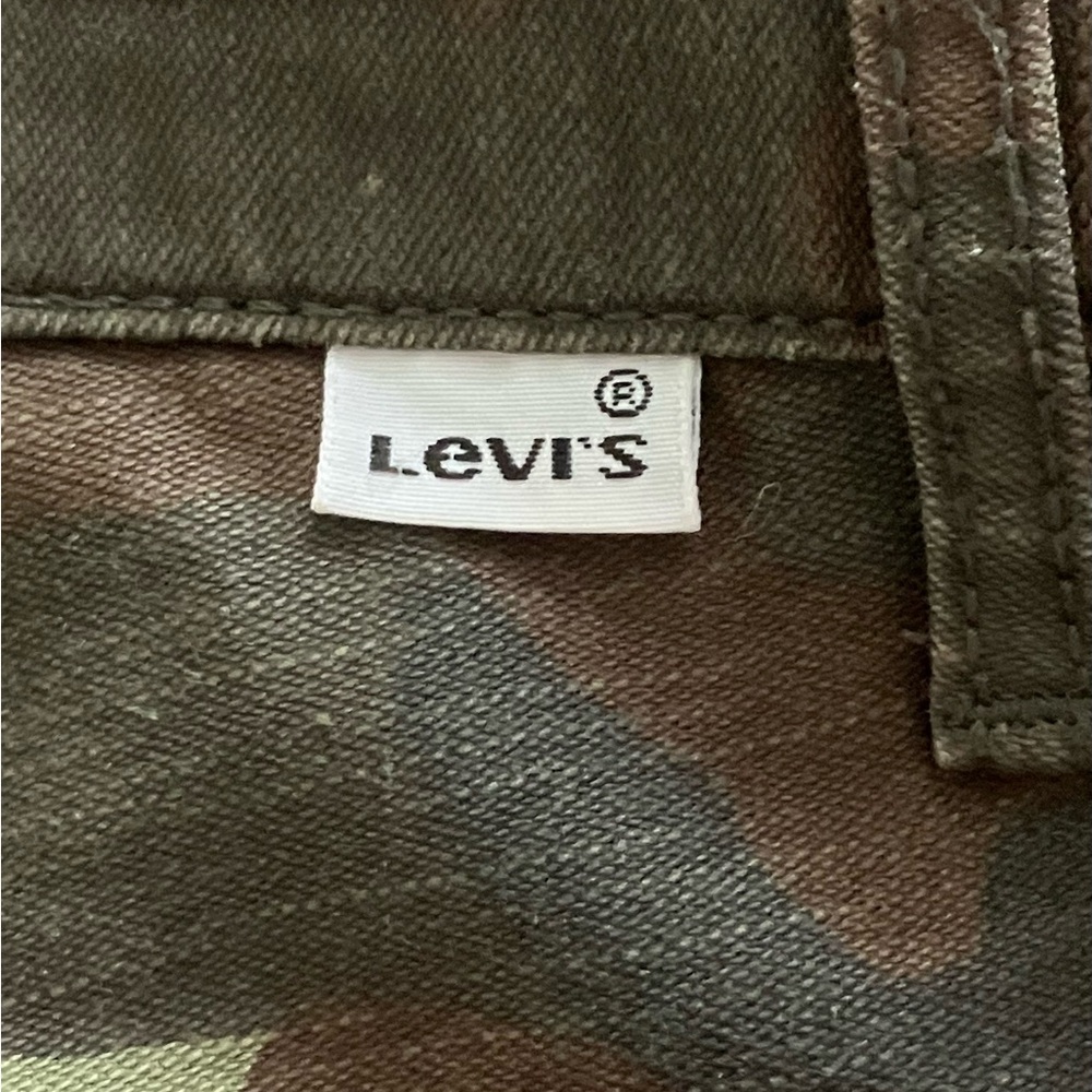 Levi's Green Camouflage Shorts W34